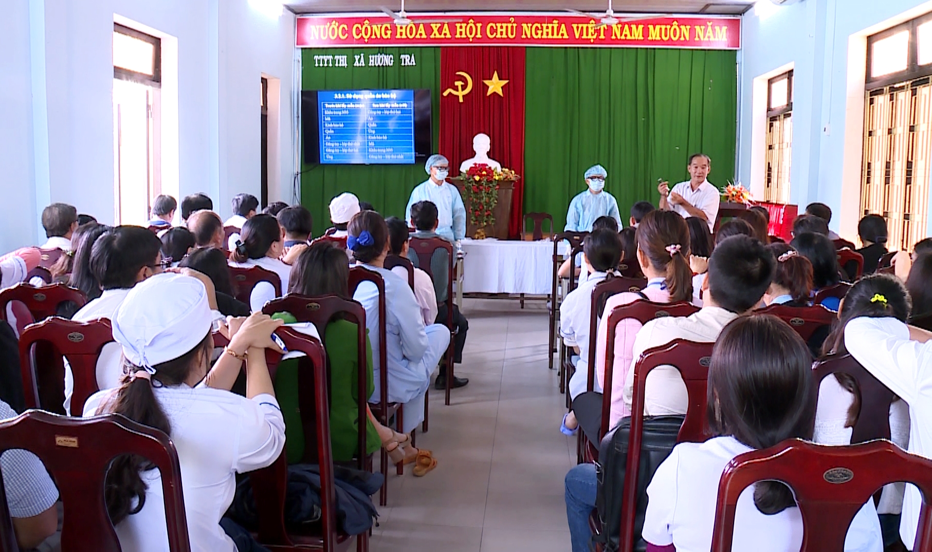 Trung tâm Y tế thị xã Hương Trà tổ chức tập huấn công tác phòng chống dịch bệnh viêm đường hô hấp cấp do chủng mới của virus Corona (nCoV).